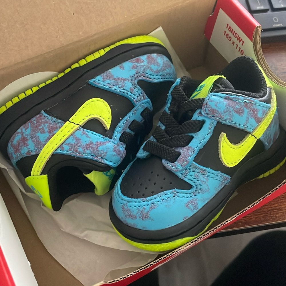Kids nike dunk low SE 2C